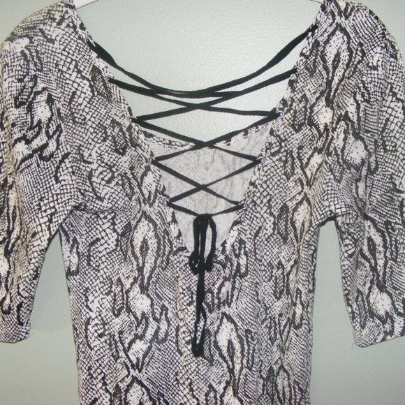 Black and White Snakeskin Print Top - Picture 14 of 14